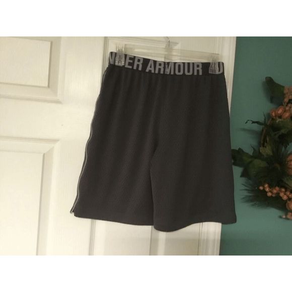 NEW Women's SM/P UNDER ARMOUR Loose Heatgear Mesh Shorts 1280586 100 Gray - Picture 1 of 2